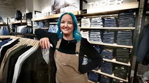 Hon är årets butikssäljare – kom som en chock: ”Bröt ihop helt och hållet”