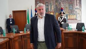 Emiliano, spunta il piano B: “Consulente in una commissione parlamentare”