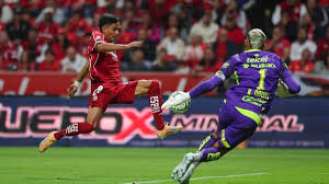 ¡Se amarró! Así fue el error de Keylor Navas que terminó en el primer gol de Toluca | VIDEO
