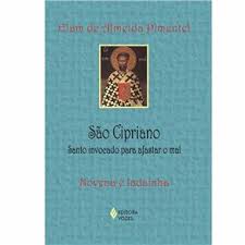 Resultado de imagem para antigo e gigante livro de sao cipriano capa preta