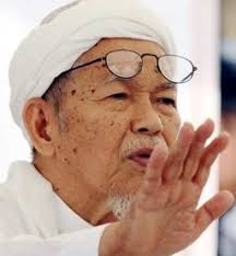 Kelantan Mentri Besar or the legendary Tok Guru Datuk Nik Aziz Nik Mat has categorically stated that he will continue to serve as long as his services are ... - nik_aziz_new1