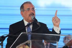 Resultado de imagen para Foto de Danilo Medina abriendo los brazos