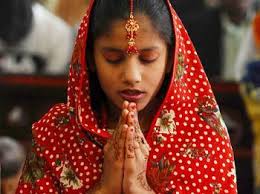 A Pakistani Christian girl prays as she attends a Christmas service. Photo courtesy: hindustantimes.com - pakistan-christian