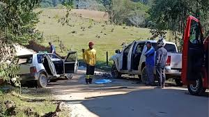 Grave acidente deixa motorista morto e mulher ferida