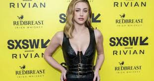Lili Reinhart’s Elisabetta Franchi Gown Comes With Dangerously High Slit — A Red Carpet Risk That Became a Style Statement