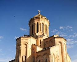 Immagine di Cattedrale della Santissima Trinità Sameba Tbilisi con cupola dorata