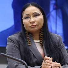 TSE decide pela cassação de Silvia Waiãpi, a 'indígena do Bolsonaro'