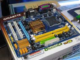 PHONG NET GIGA G31, MAN HINH 19INCH ASUS, RAM KINGMAX 1GB, 2 THANH VGA 1GB 128BIT,HDD 160GB