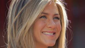 Angela-George Foto: Angela George Jennifer Aniston: Fitnessstudio und Yoga Kaum zu glauben, aber der ehemalige „Friends“-Star Jennifer Aniston ist bereits ... - Angela-George