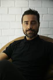 Ricardo Pereira fala do retorno às novelas em 'Coração acelerado' e da vida na ponte aérea entre Brasil e Portugal