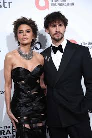 Lisa Rinna's Custom Oscars 2026 Dress Is Made From 11 Pounds of Human Hair and Took 152 Hours to Create