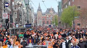 Live Koningsdag | Twee gewonden door steekpartij bij festival in Amsterdam