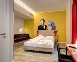 MEININGER Roma Termini double room interior (由 AI 生成)