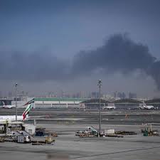 Iran-News: Flughafen in Dubai nach Drohnenangriff dicht – Feuer an Treibstofftank