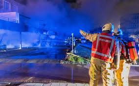Grote brand in centrum Hoogeveen: autobrand slaat over op woning