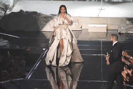 Resultado de imagem para fotos vma 2016 rihanna