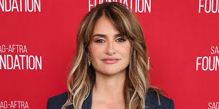 Penelope Cruz Debuts Dramatic "Weekend Bob" Haircut