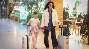 Débora Nascimento Com Filha Bella No Aeroporto Do Rio