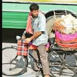 Super Hrithik Roshan sells papad