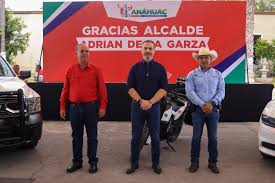 Entrega Adrián de la Garza patrullas a Anáhuac, Bustamante y Lampazos