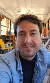 Ex-ator da Globo larga vida no Rio de Janeiro e passa a morar em ônibus