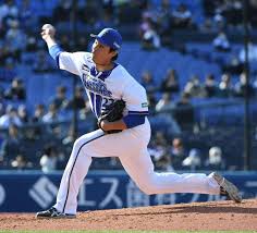 ＤｅＮＡ 藤浪晋太郎が制球定まらず 鵜飼への死球から暴投→球審に抜け球直撃も 中日・井上監督はサノーに代打送る ２回で５四死球（デイリースポーツ）