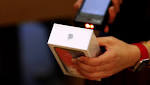 Apple iPhone 2017 shipments cross