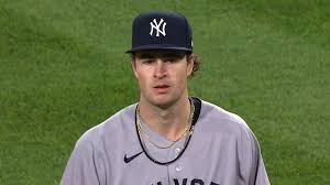Jacob deGrom getting ready for a high-stakes game against Yankees' rising star Schlittler.