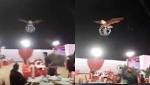 بالفيديو: عروسان يهبطان إلى حفل