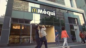 Cartão dourado do McDonald’s permite clientes comerem de graça pelo resto da vida