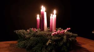 Navidad 2025: ¿Qué elementos conforman una Corona de Adviento?