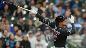 Diamondbacks smash 4 home runs, bullpen excels in win over Brewers