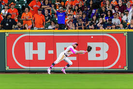 Carlos Correa makes epic Astros return…in H-E-B’s wild new commercial