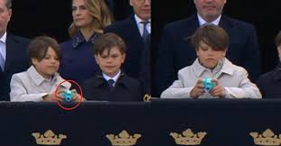 Sötchock: Prins Alexander, 10, är kungafamiljens egna fotograf