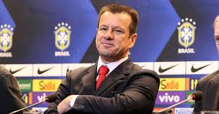 Resultado de imagem para DUNGA CAIU IMAGENS