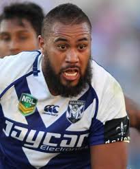 LUCRATIVE DEAL: Kiwi international Frank Pritchard on the charge for the Bulldogs. - 8624914