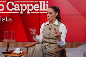 Silvia Abravanel elogia governo Lula: "Faz pela população"