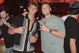 Who is the Charleston local competing on 'Love Island USA' this season?