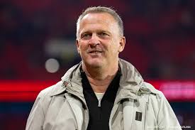 Van den Brom waarschuwt spelers: 