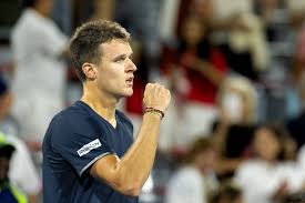 Jakub Menšik domina Van de Zandschulp em Montreal: saque e devolução contam a história