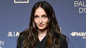 Sophie Turner Shows Off Dark Hair In Rare Red Carpet Appearance After ‘Tomb Raider’ Filming