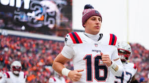 Tommy DeVito Re-Signs with Patriots on Two-Year Deal