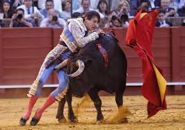 Roca Rey se agarra al número 1 con autoridad y sangre