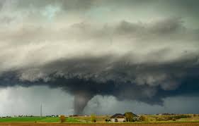 More than 40 million from Kansas City to Chicago face 70 mph winds, giant hail, and tornadoes