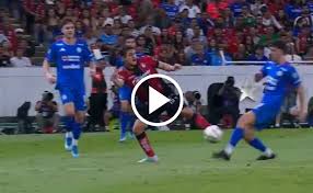Imágenes sensibles: así quedó la pierna de José Paradela tras la victoria de Cruz Azul ante Atlas
