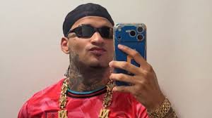 Cantor Anderson Neiff é baleado nas costas após apresentação em SP