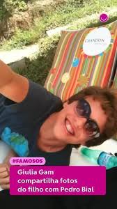 Giulia Gam relembra foto de biquíni grávida de Theo, filho com Pedro Bial