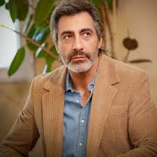 Juan del Val, escritor, 55 años: "A mí toda la vida siempre me ha gustado más estar con mujeres, observarlas, aprender de ellas, desde niño"