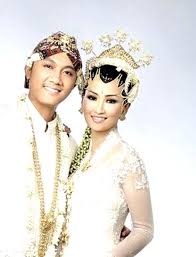 Hasil gambar untuk gaun pengantin jawa