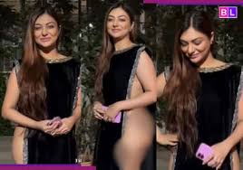 ऐसा क्या पहनकर सड़क पर उतरी Khushi Mukherjee कि झुक गई सबकी निगाहें? लोगों ने कर डाली एक्शन की मांग; कहा- 'भारत का...'